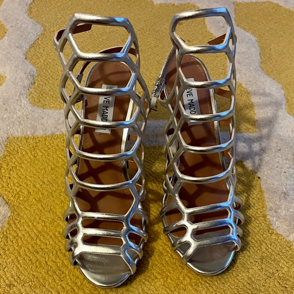Steve Madden Silver Heels - Picture 3 of 9